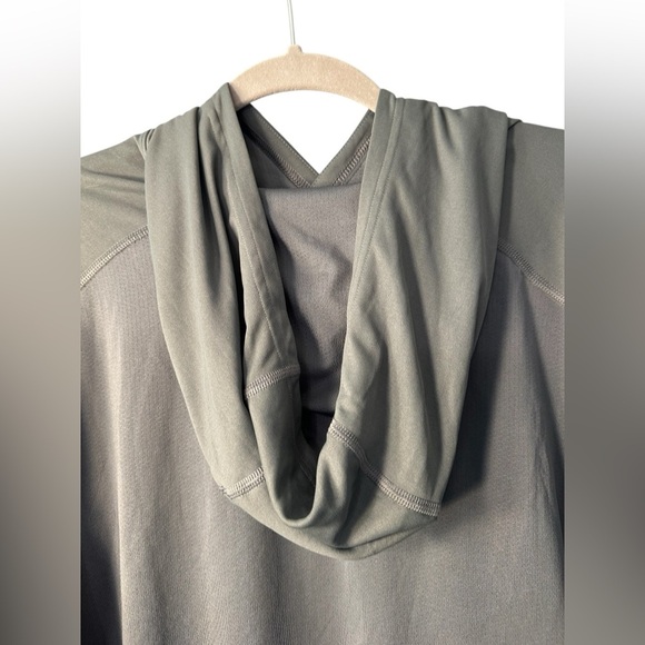 Under Armour Men’s XL Gray Performance Hoodie Long Sleeve Loose Fit - Picture 4 of 8